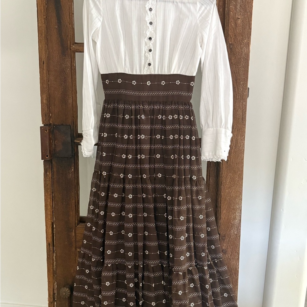 Brown Maxi Dress with White Embroidery and High Waist